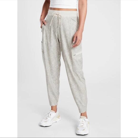 Athleta Venture Joggers Size 4 Printed Pant Viper Grey Workout Stretch Comfy - Picture 2 of 16